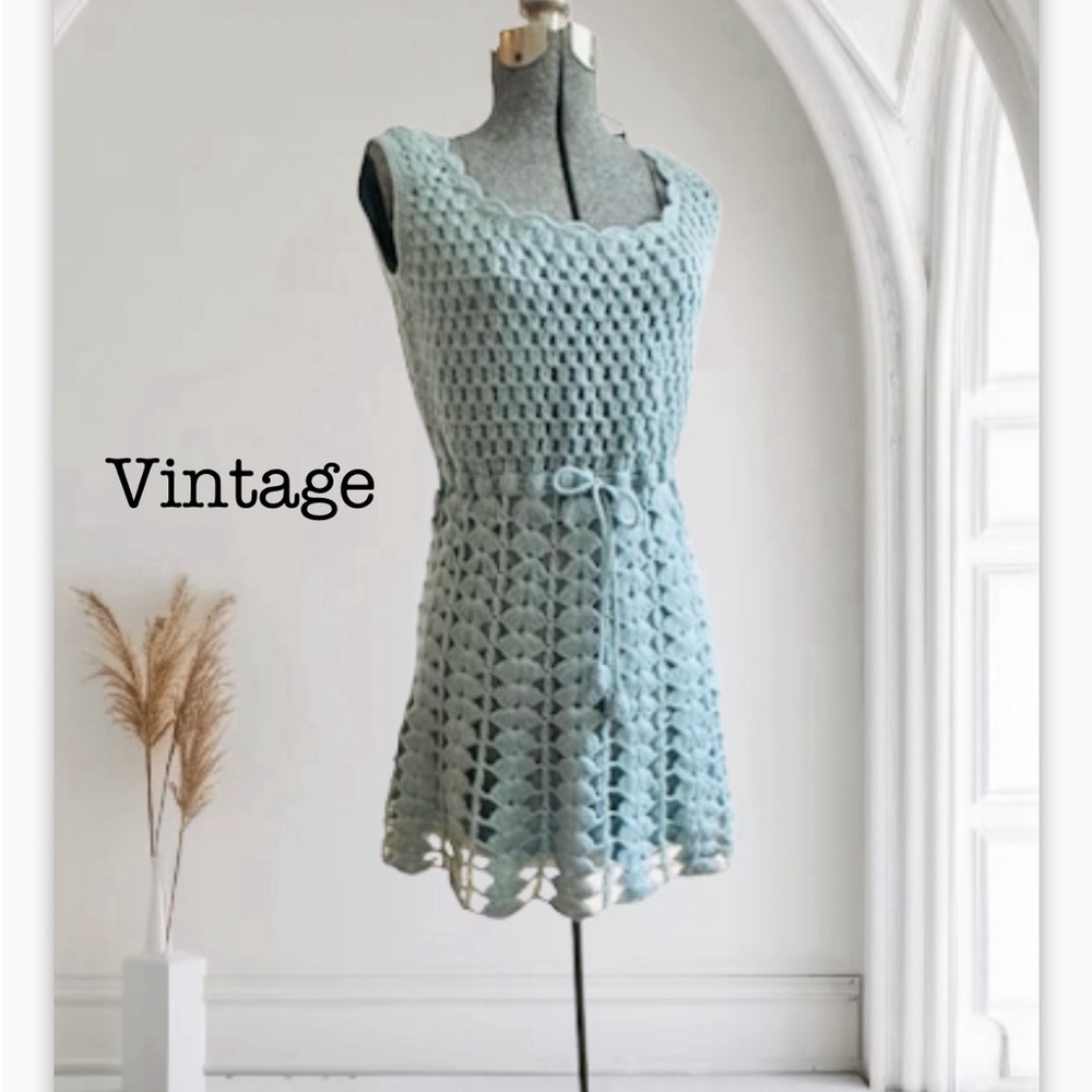 1960s Vintage blue mini dress. Fully lined Crochet Dress. Primo condition.